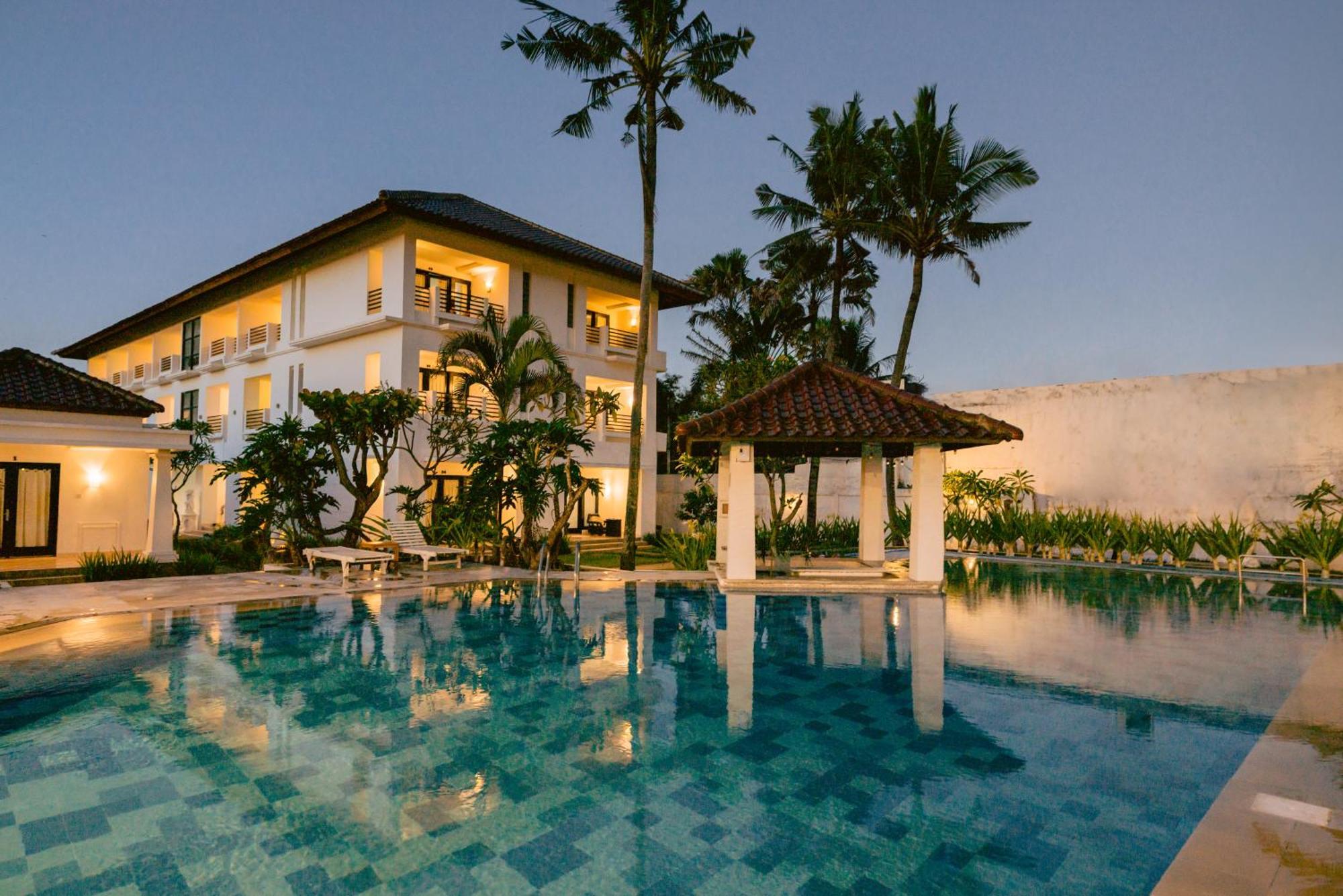 Legong Keraton Beach Hotel Canggu Exteriör bild