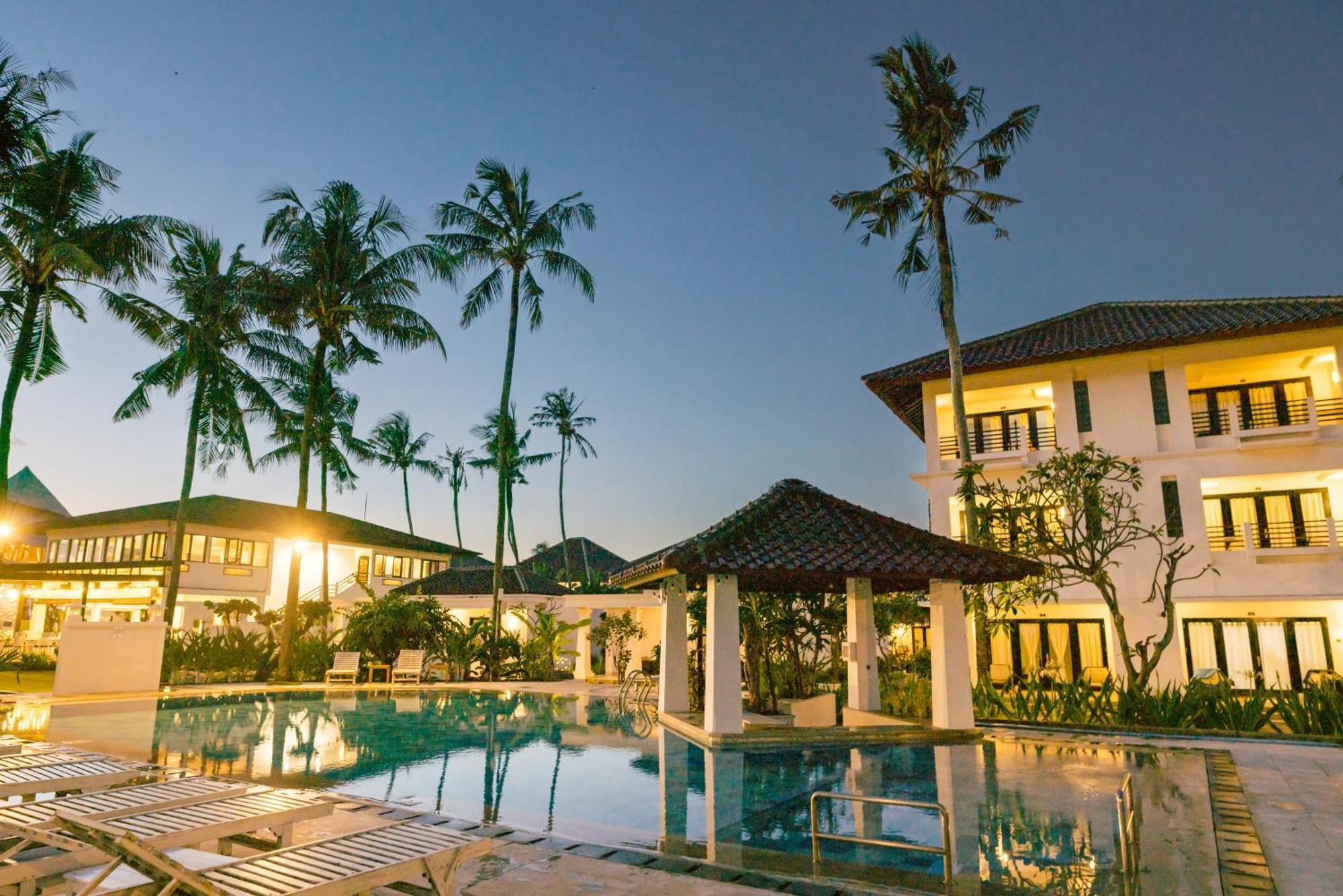 Legong Keraton Beach Hotel Canggu Exteriör bild
