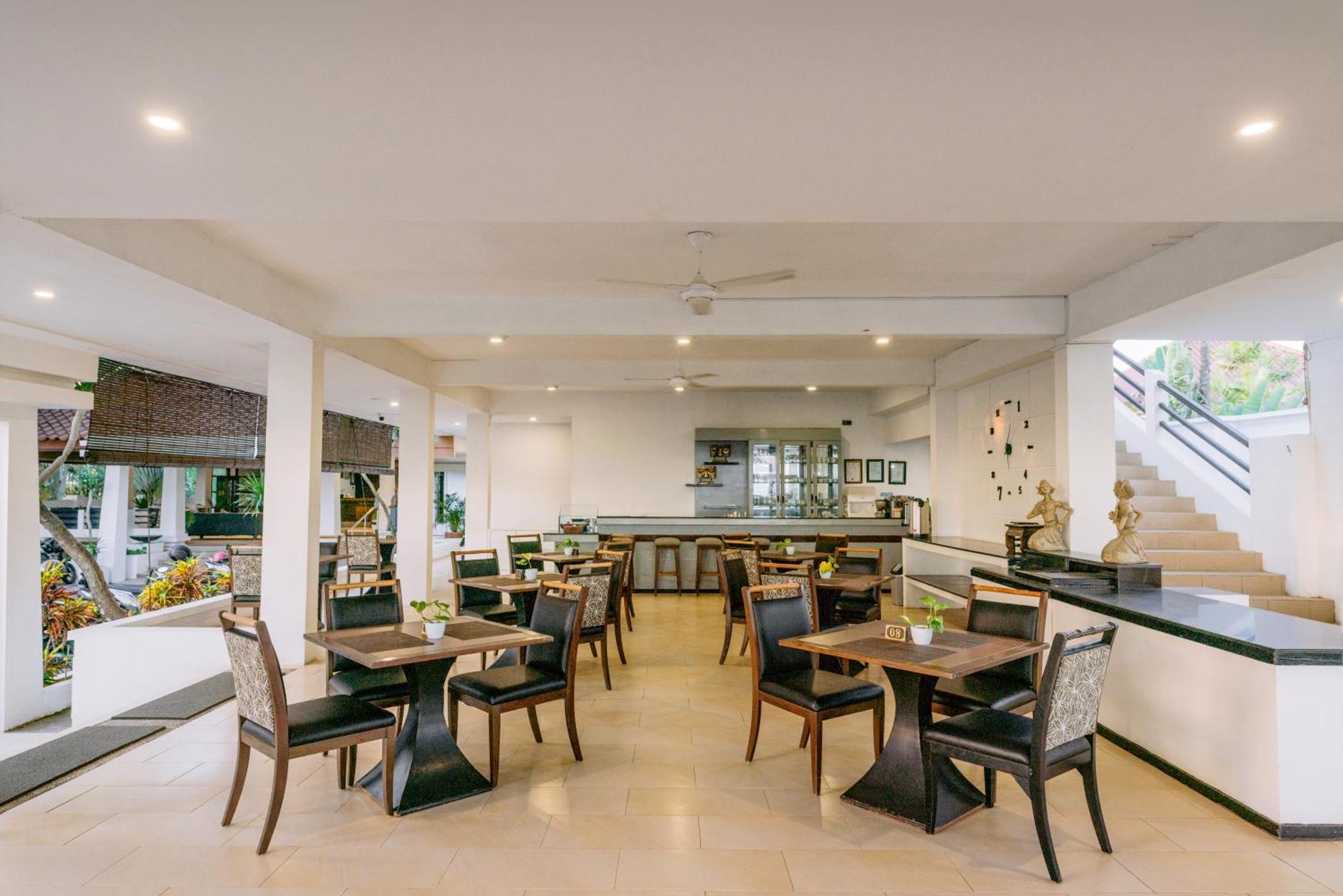 Legong Keraton Beach Hotel Canggu Exteriör bild