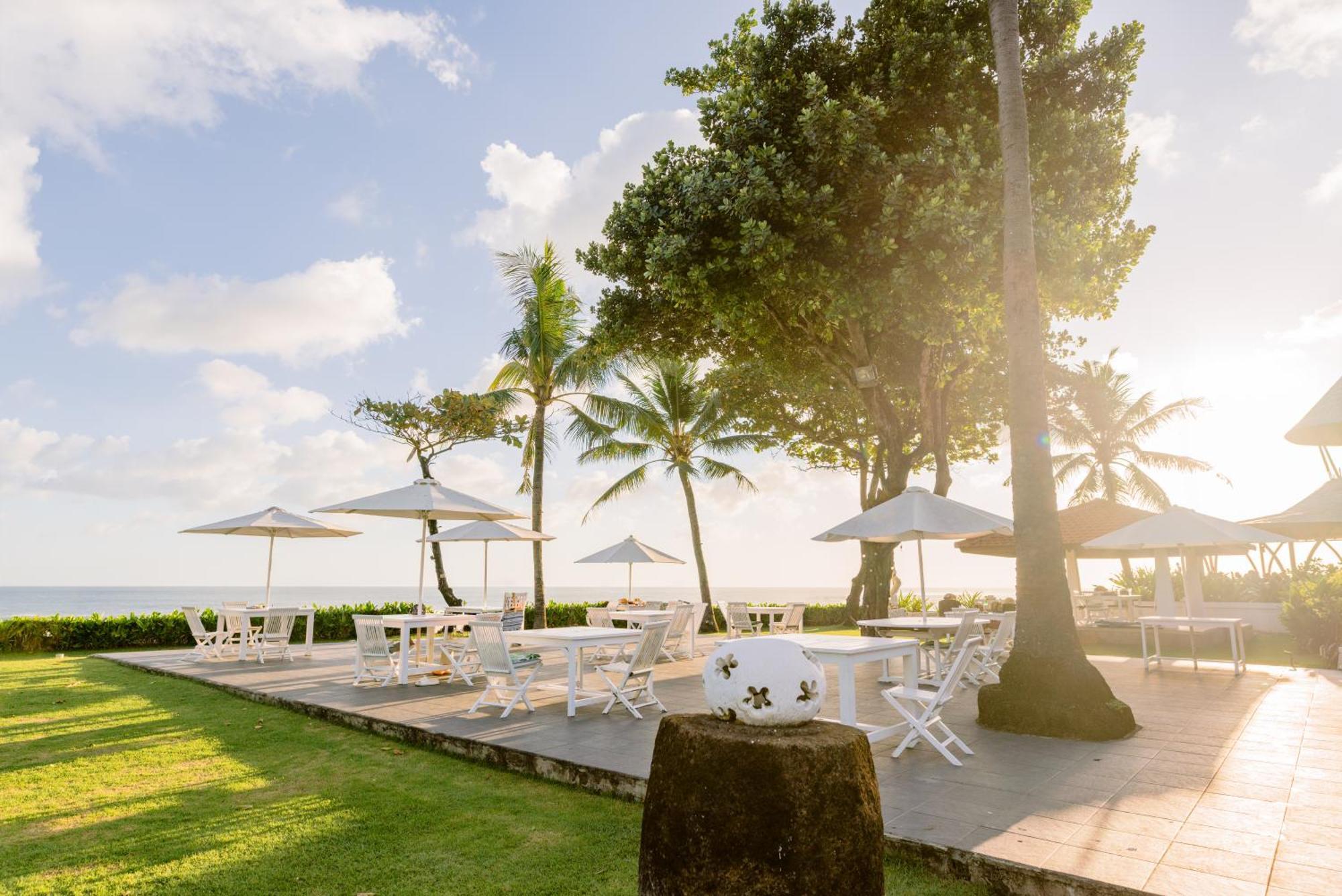 Legong Keraton Beach Hotel Canggu Exteriör bild