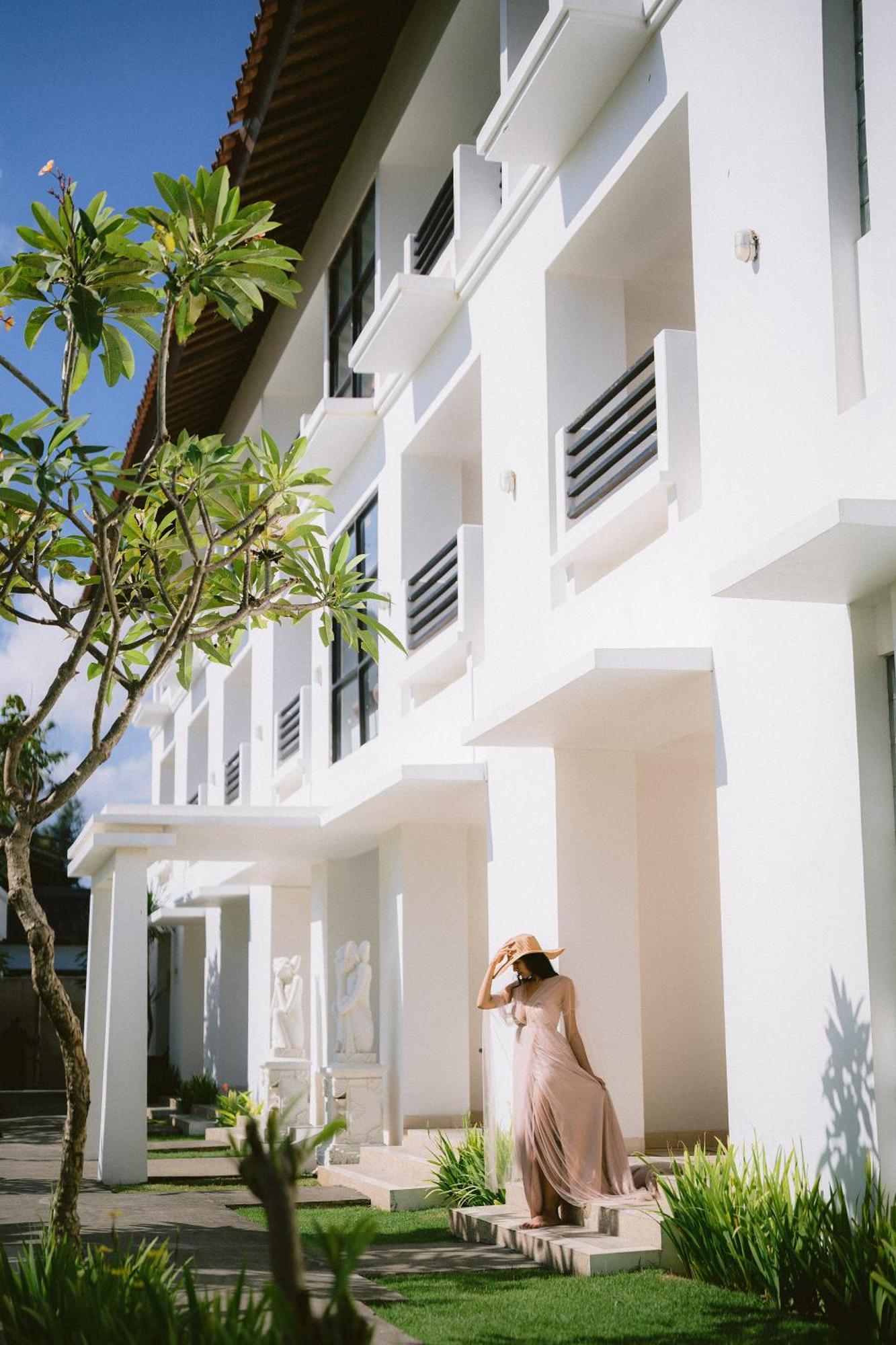 Legong Keraton Beach Hotel Canggu Exteriör bild