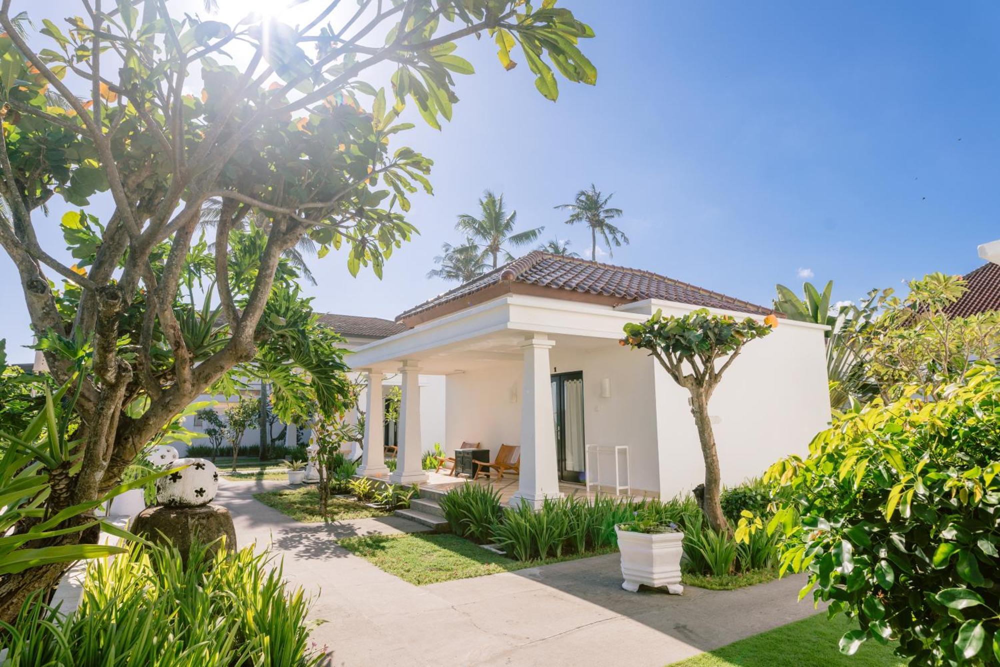 Legong Keraton Beach Hotel Canggu Exteriör bild