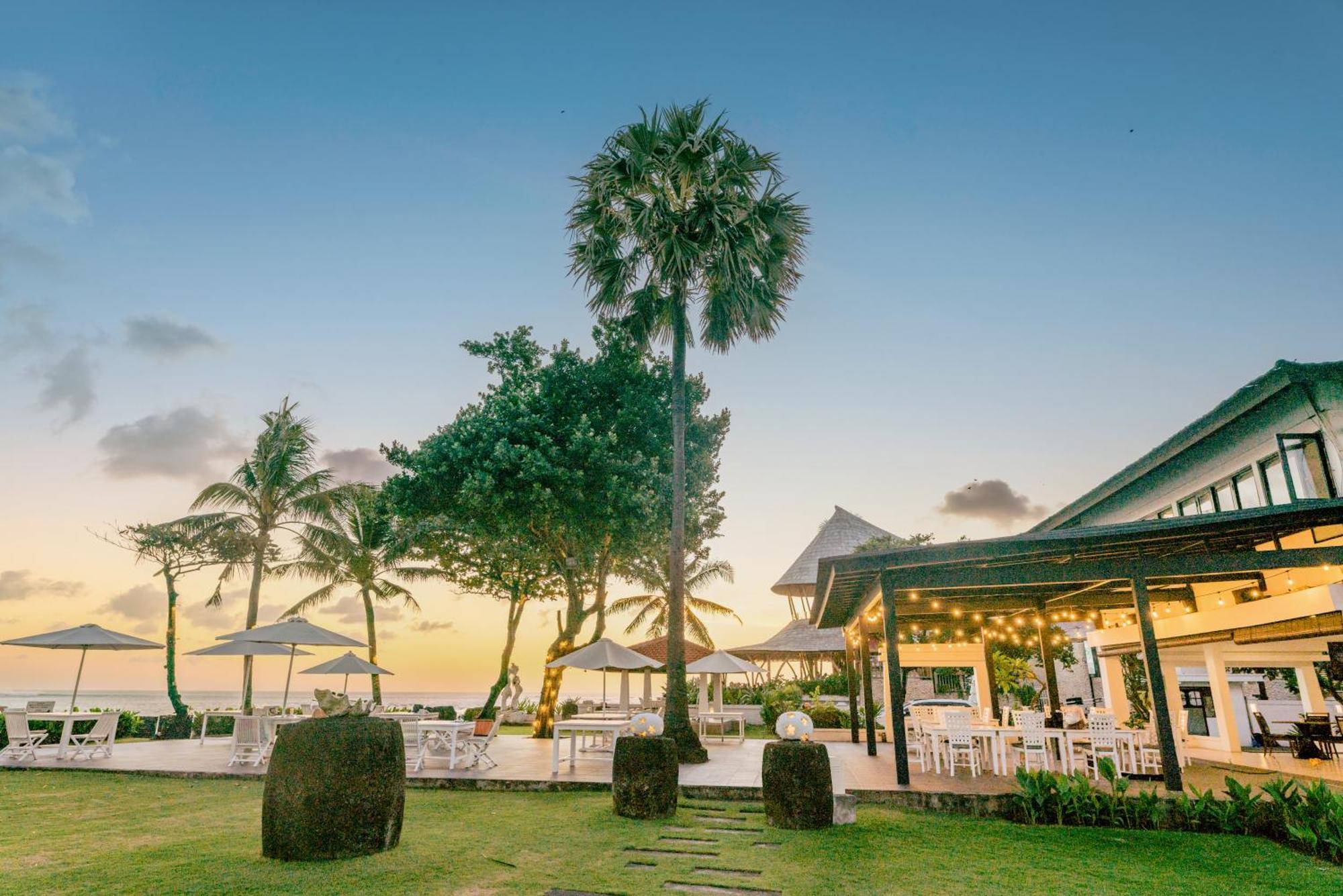 Legong Keraton Beach Hotel Canggu Exteriör bild