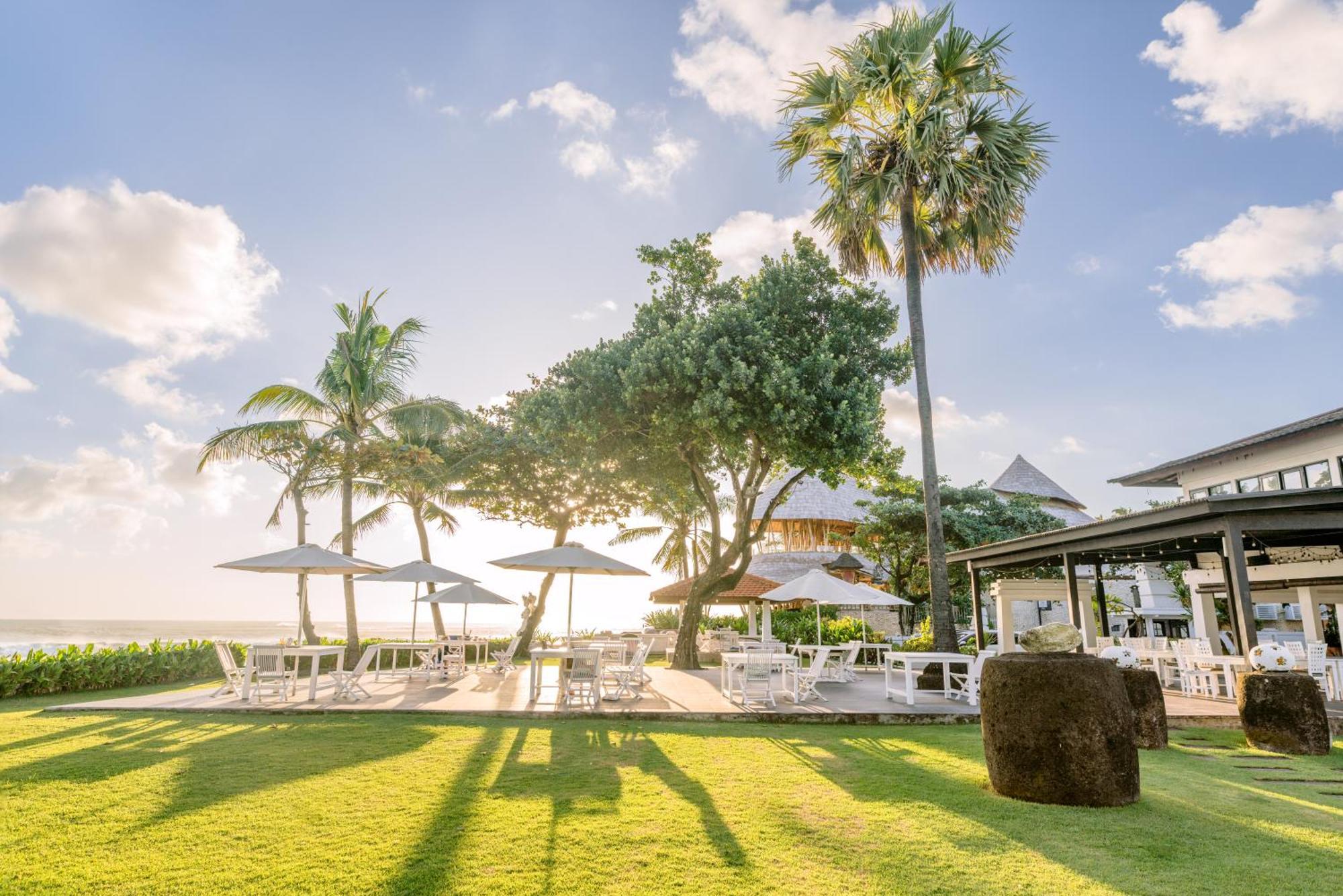 Legong Keraton Beach Hotel Canggu Exteriör bild