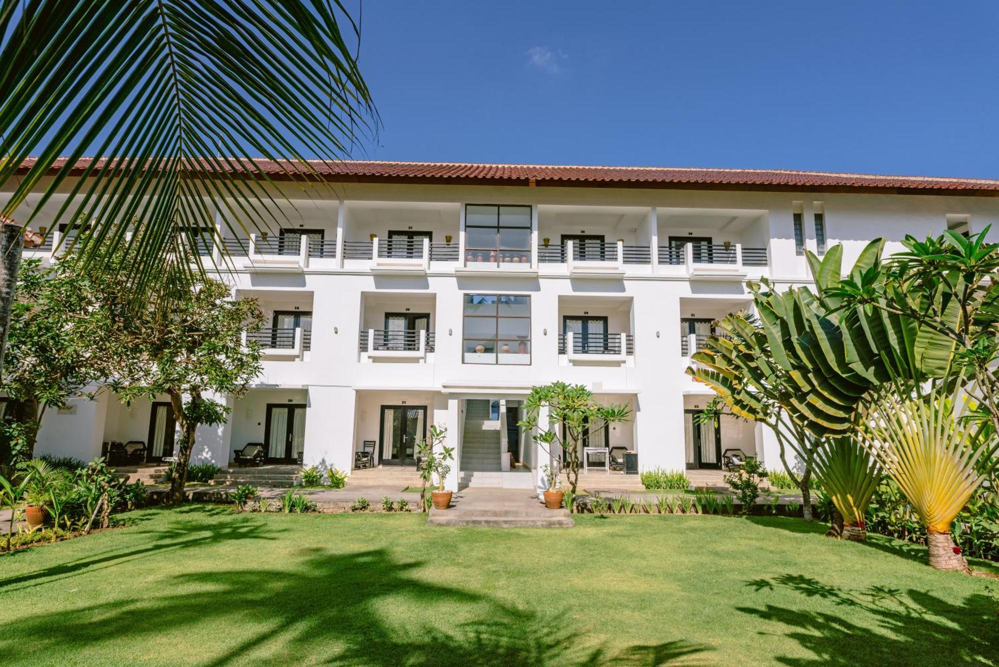 Legong Keraton Beach Hotel Canggu Exteriör bild