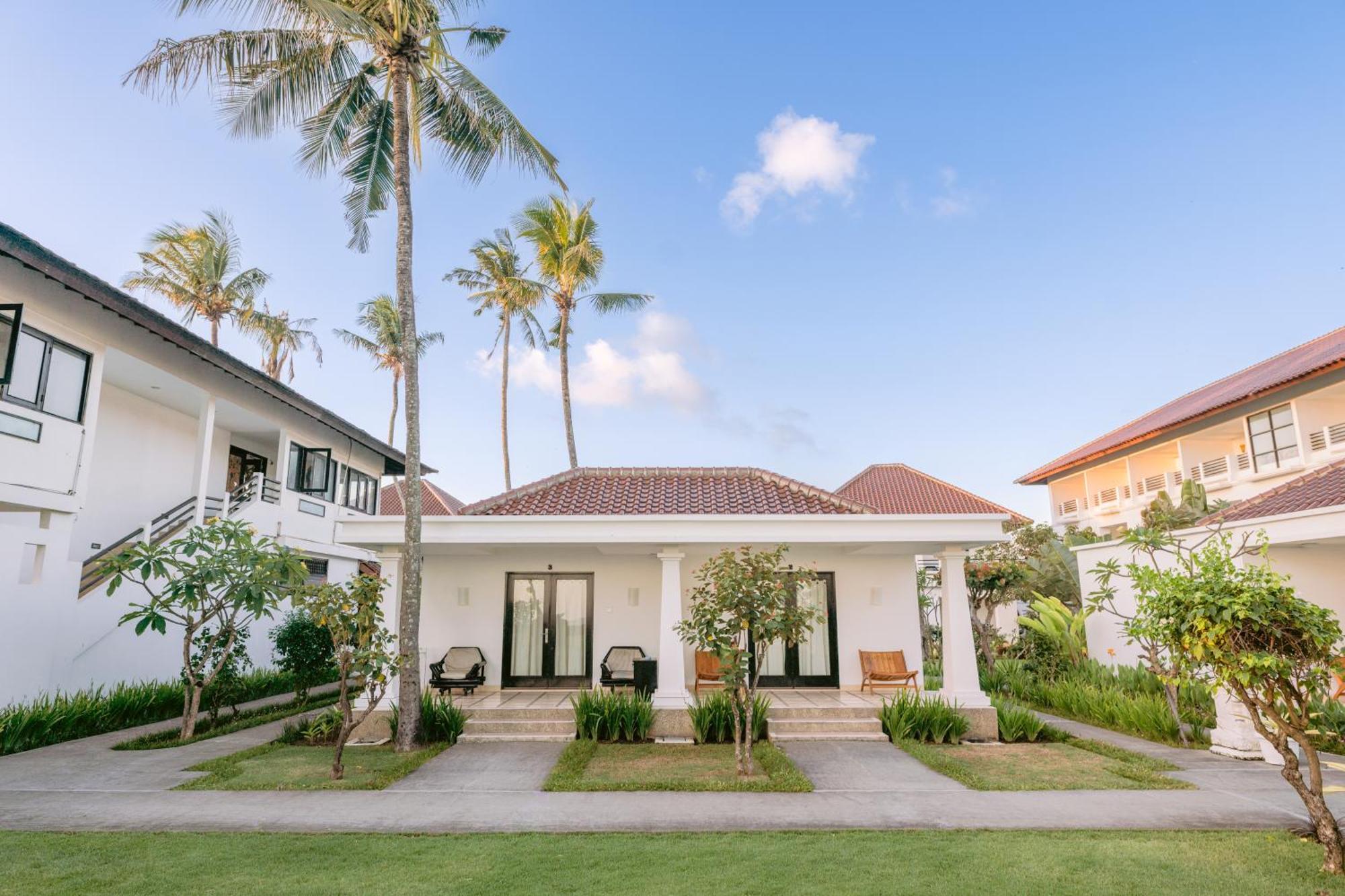 Legong Keraton Beach Hotel Canggu Exteriör bild