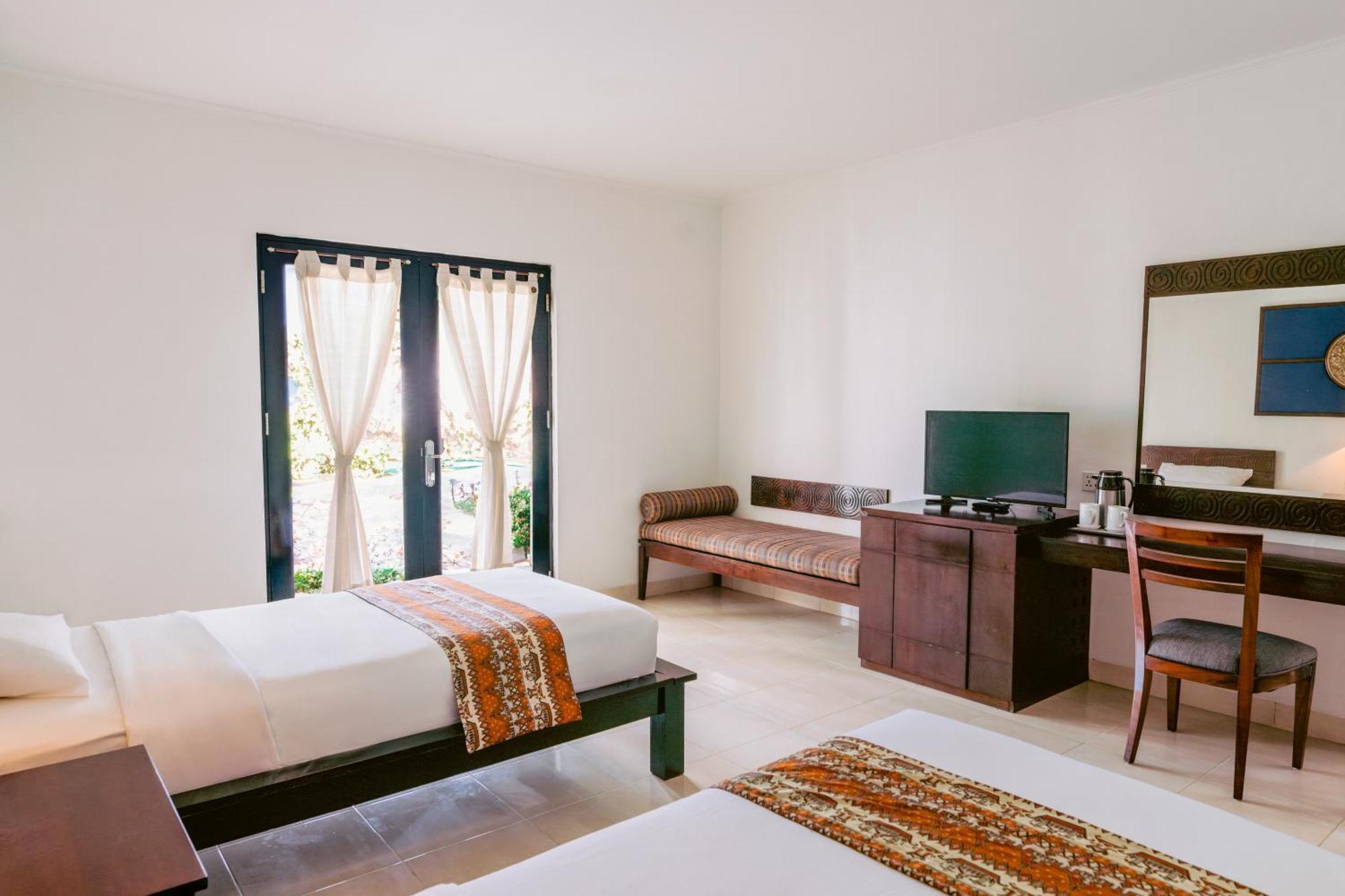 Legong Keraton Beach Hotel Canggu Exteriör bild