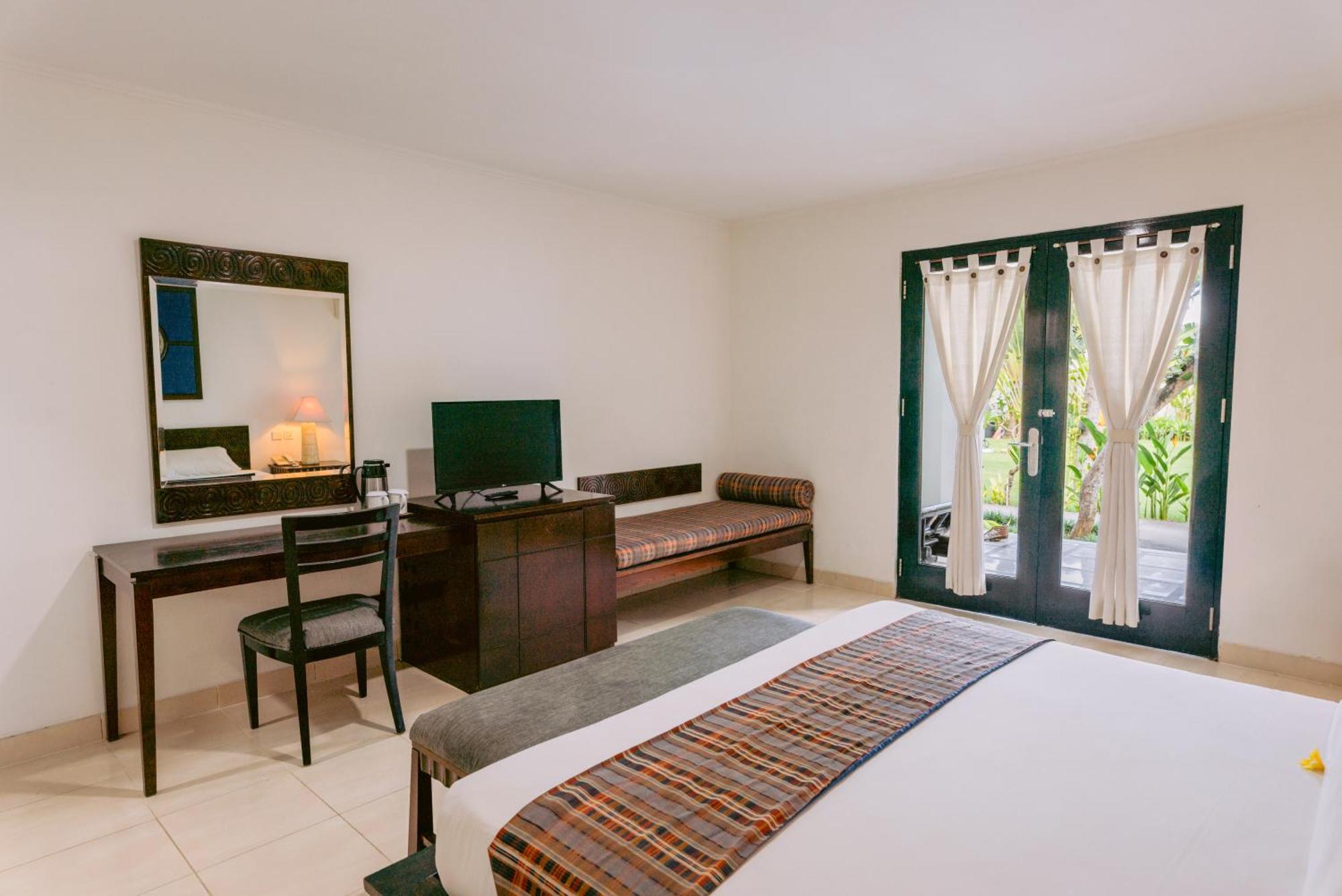 Legong Keraton Beach Hotel Canggu Exteriör bild
