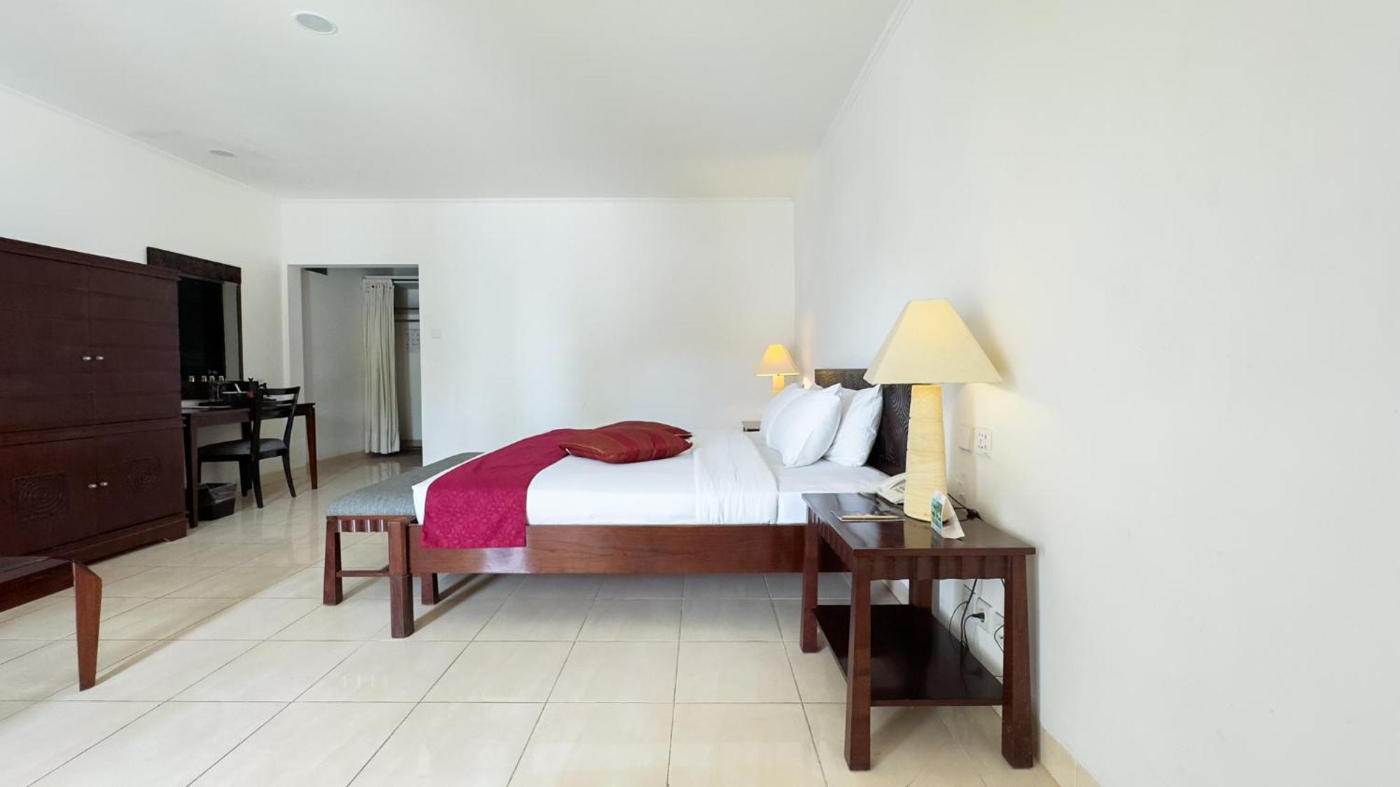 Legong Keraton Beach Hotel Canggu Exteriör bild