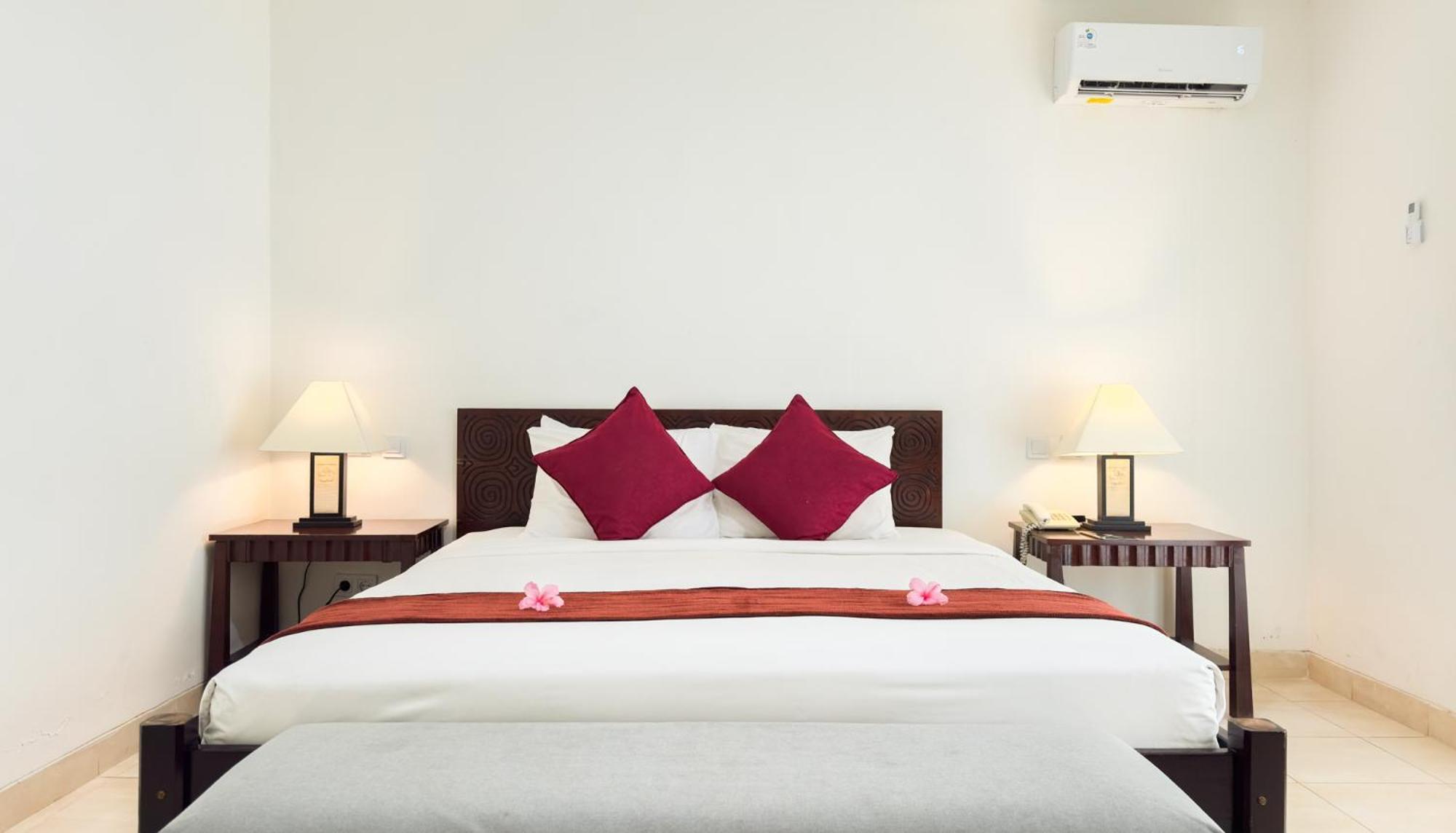 Legong Keraton Beach Hotel Canggu Exteriör bild