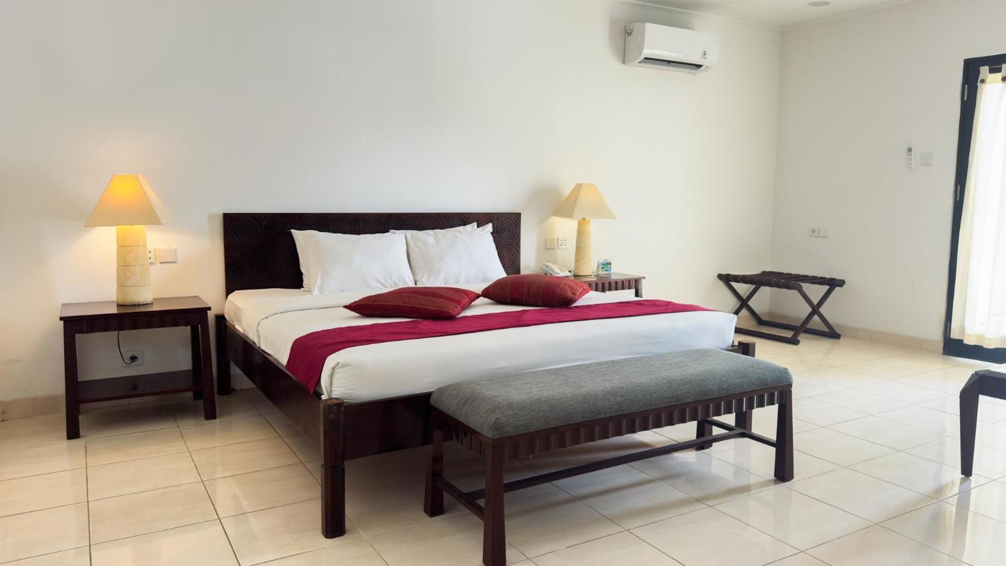 Legong Keraton Beach Hotel Canggu Exteriör bild