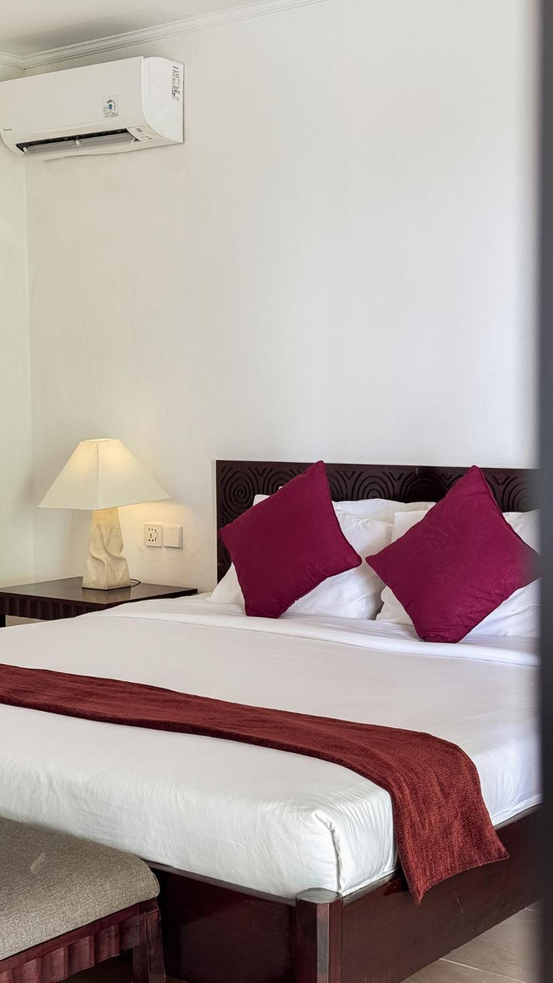 Legong Keraton Beach Hotel Canggu Exteriör bild