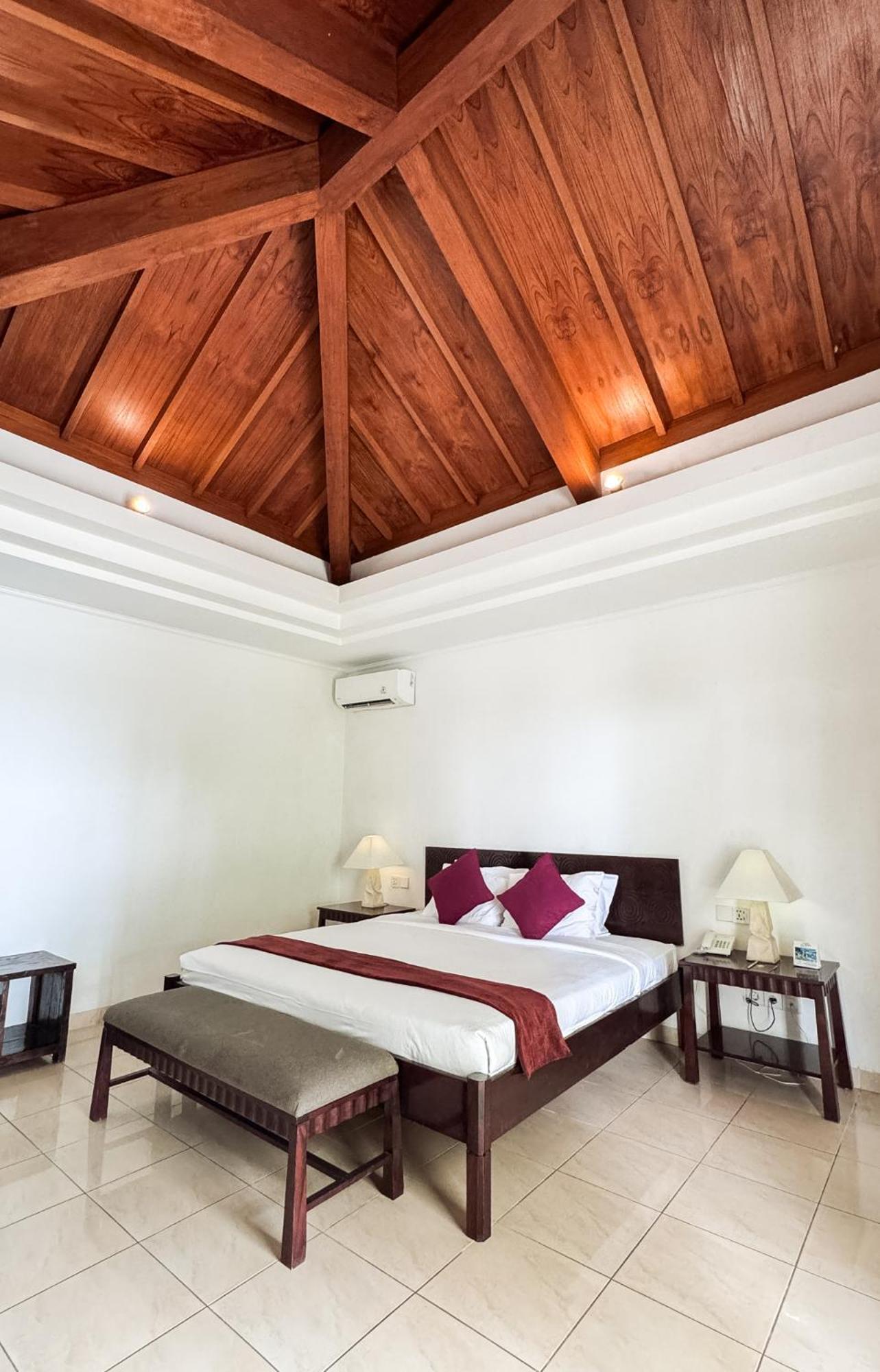 Legong Keraton Beach Hotel Canggu Exteriör bild