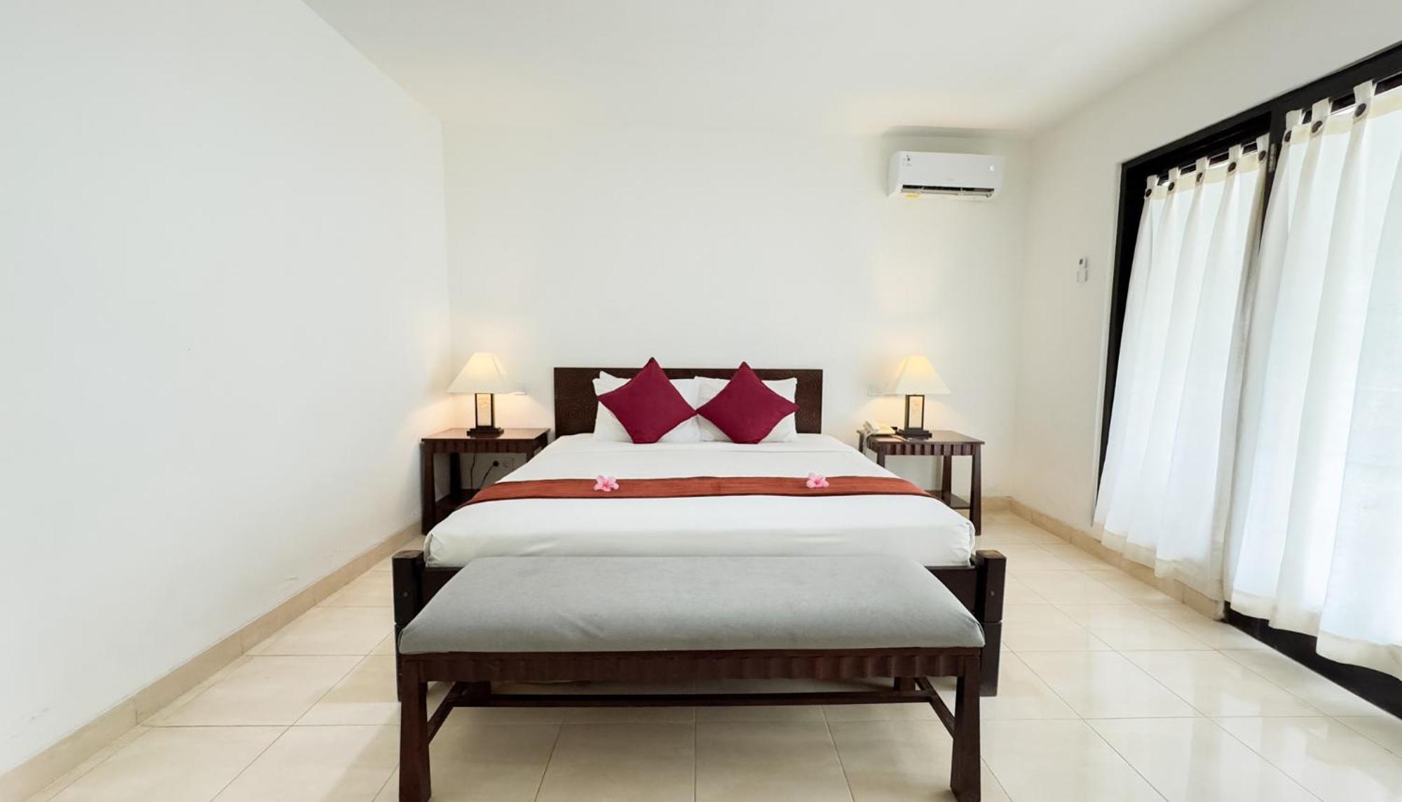 Legong Keraton Beach Hotel Canggu Exteriör bild