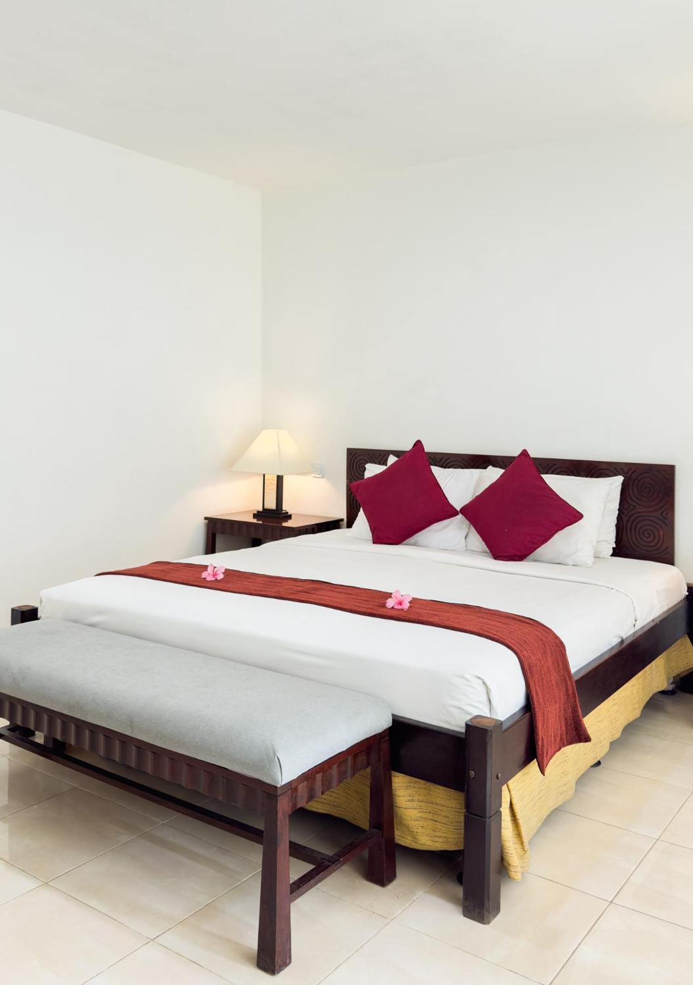 Legong Keraton Beach Hotel Canggu Exteriör bild